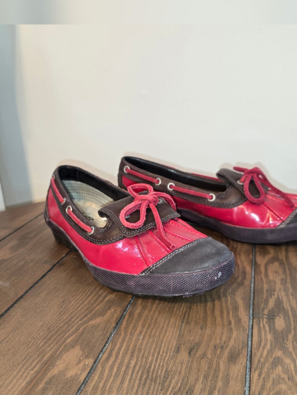 UGG NWOT Ashdale Red Leather Sheepskin Duck Boat Shoes Women's Size 7